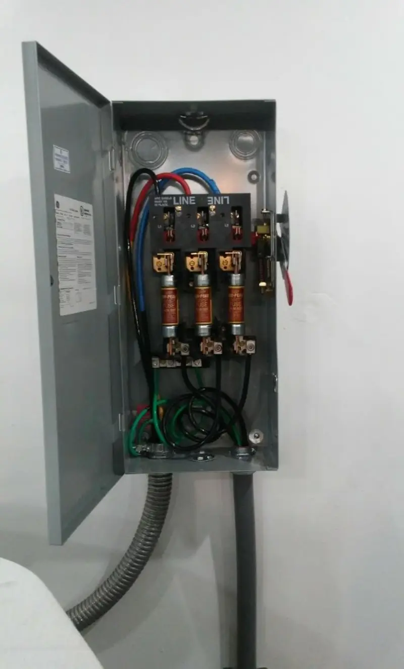 Three-phase disconnect switch installed for Smoke Detector Installation in Amory